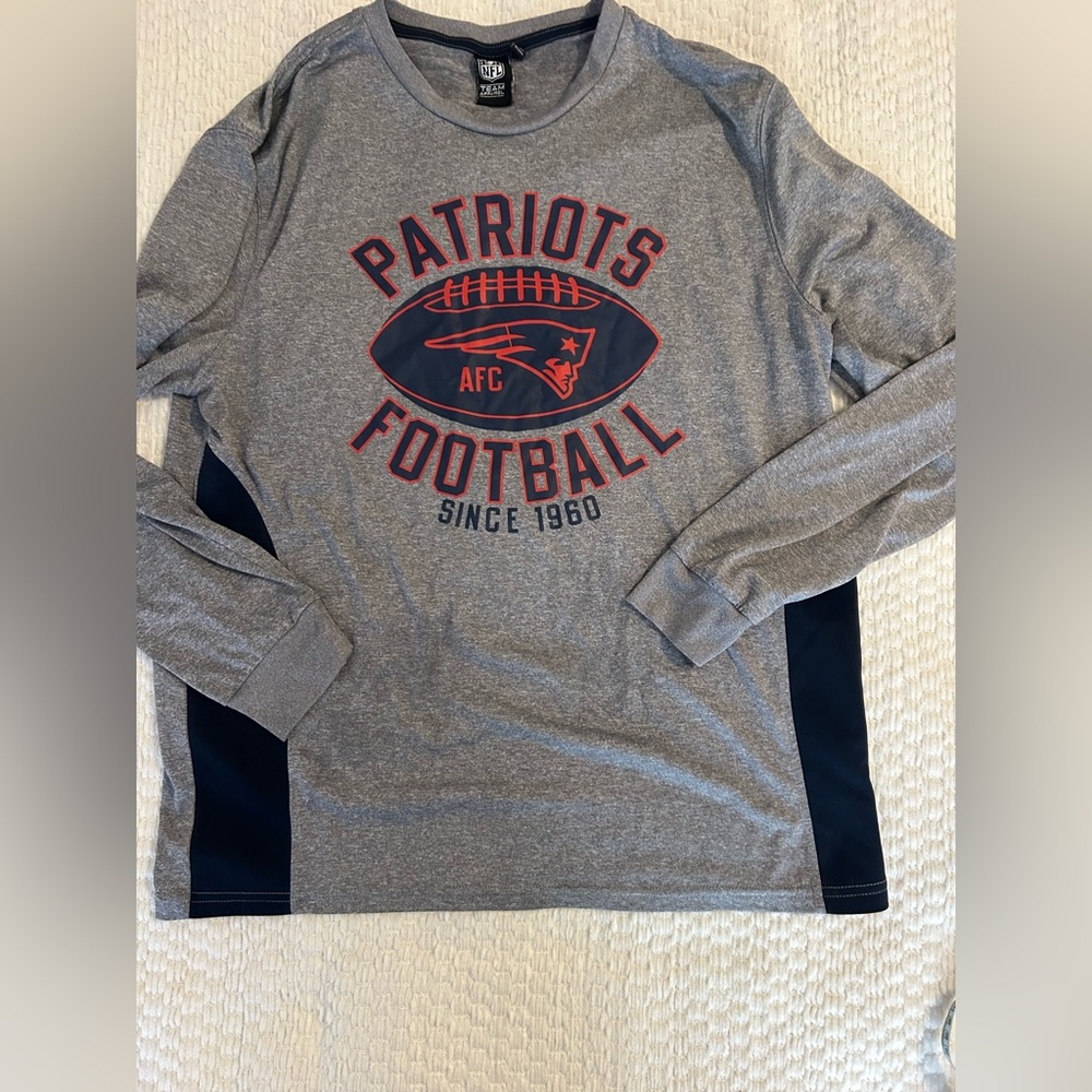 NFL Team Apparel Gray Shirt with Navy Trim